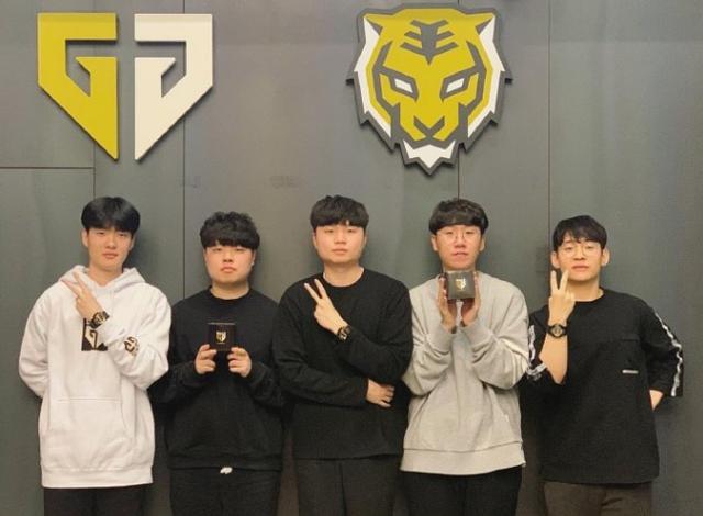 牙因输球被 牙因输球被