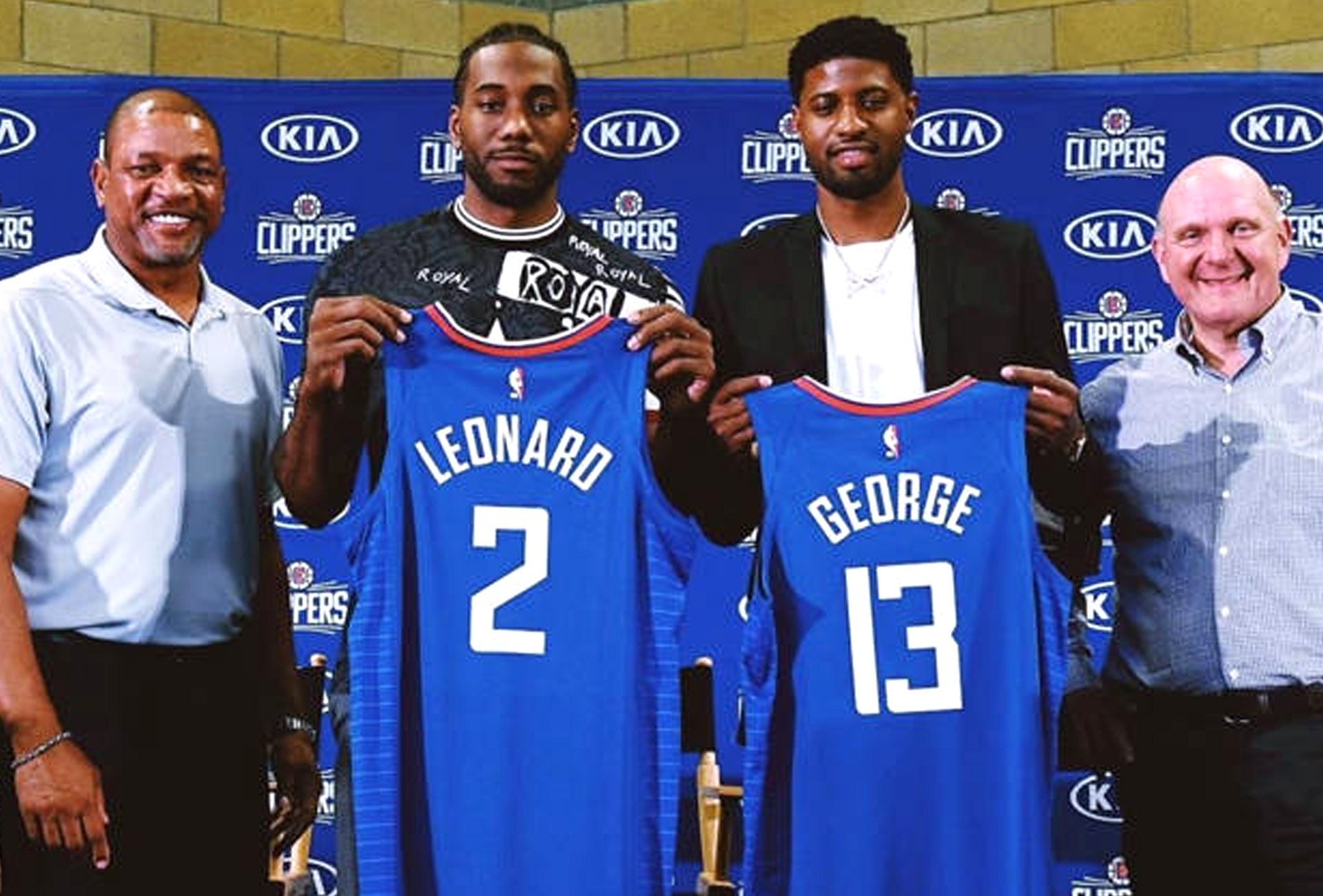 每体：巴萨正在关注怀森，但需要面临多支球队的激烈竞争