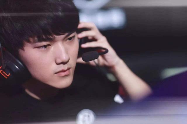 她先在弱侧 她先在弱侧